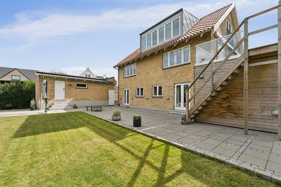 Dronning Sofies Vej 75 og 6 andre boliger er kommet til salg denne uge i Roskilde - se boligerne her.