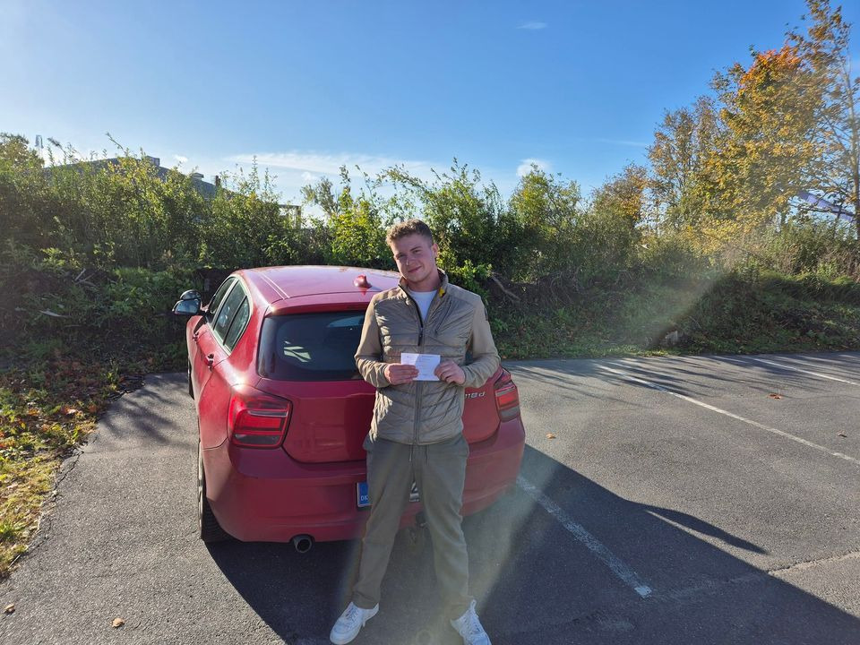 Robbi Bach bestod køreprøven i første hug hos Nordbyens Køreskole v/ Bjarne M. Behrenthz