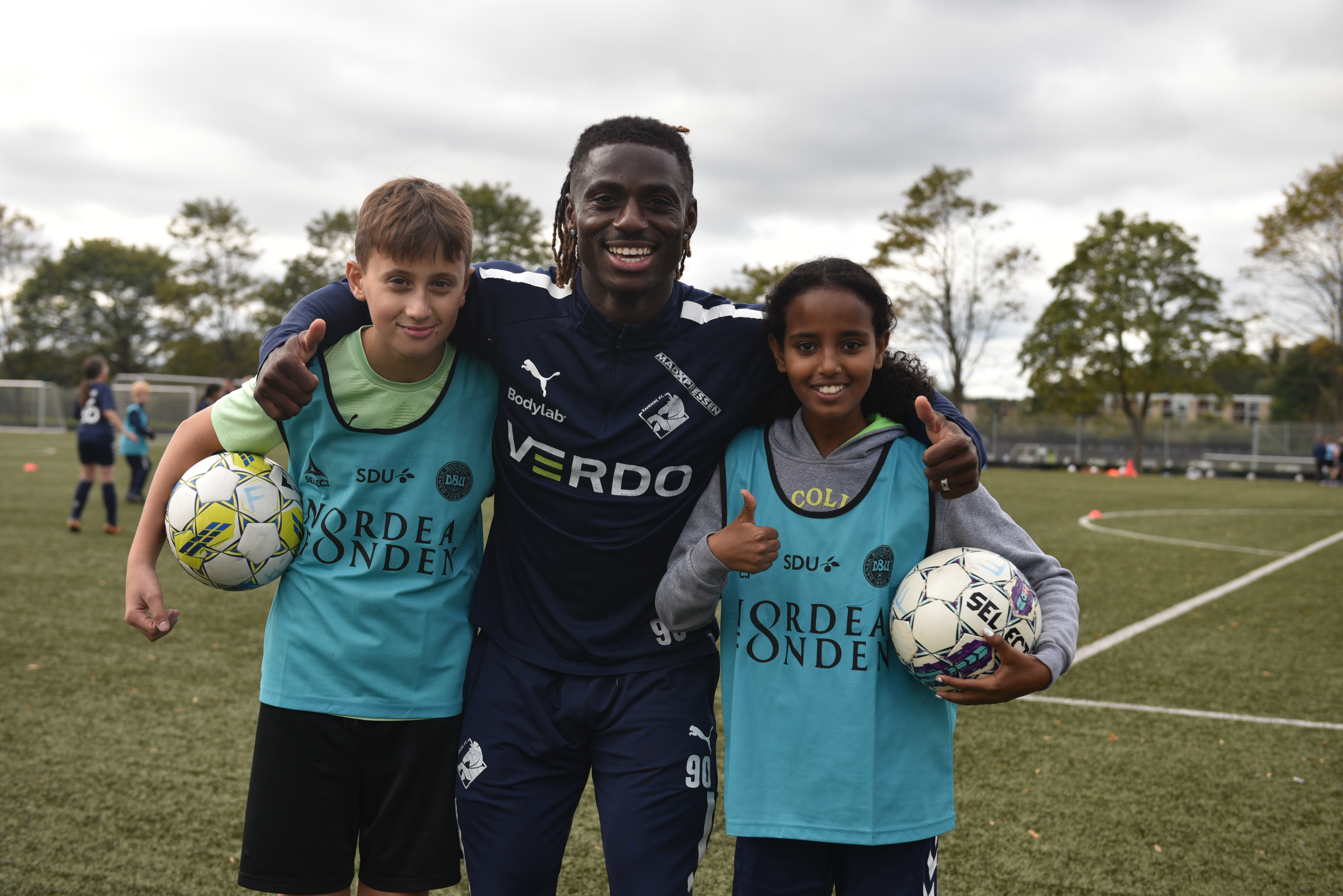 Sait og Yosan fra Hobrovejens Skole: Fodboldtræning med de professionelle giver lyst til mere