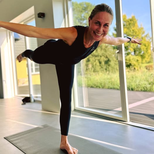 LADEN Yoga & Pilates tilbyder yoga for styrke og fleksibilitet med Rikke