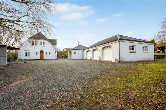 Varnæs Søndergade 6 og 3 andre boliger er kommet til salg denne uge i Aabenraa - se boligerne her.