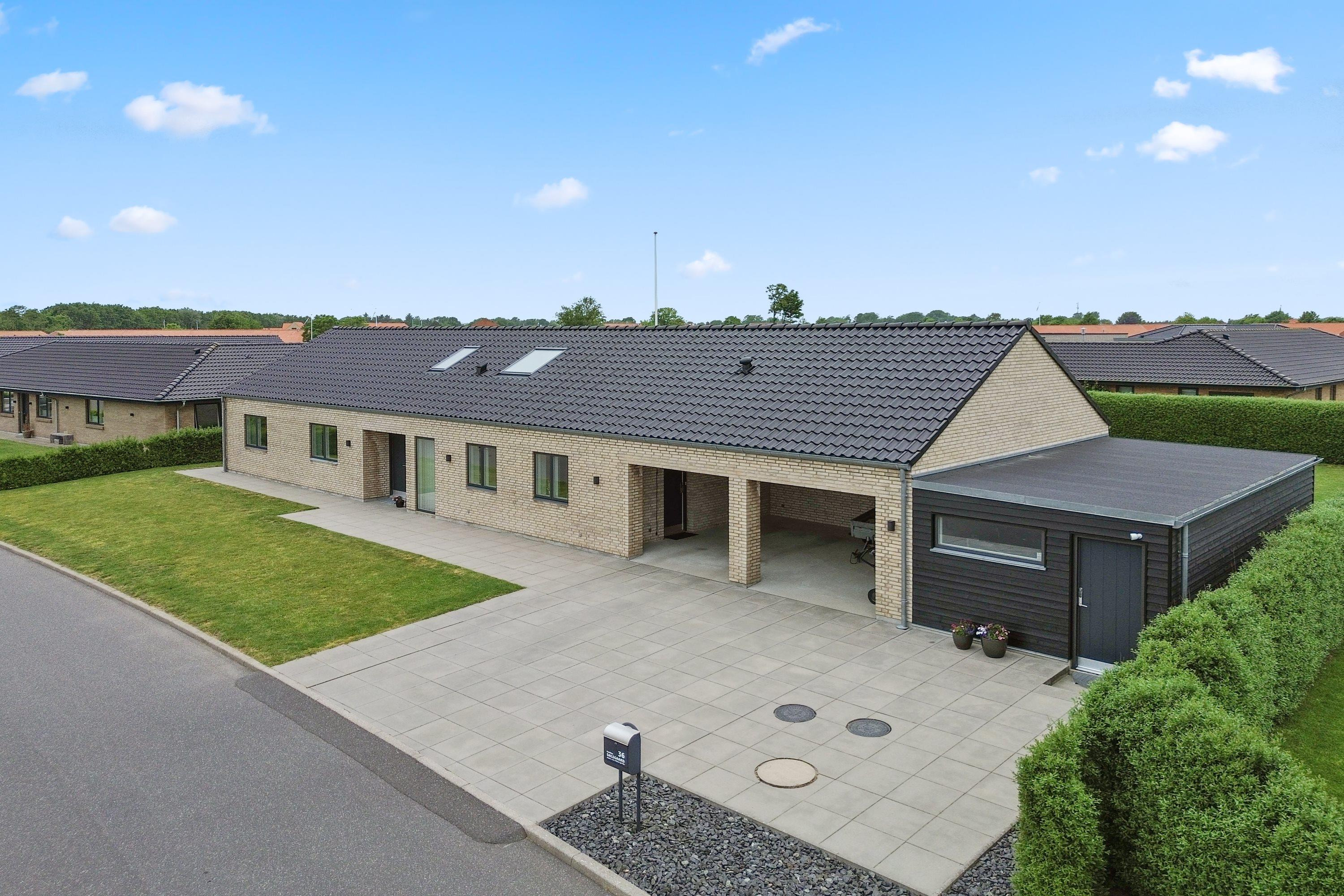 Moderne kvalitetsvilla fra 2017 med plads til hele familien