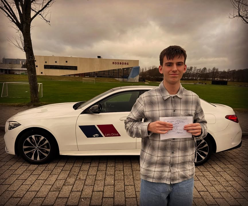 Lets Drive ønsker tillykke med kørekort til ny chauffør