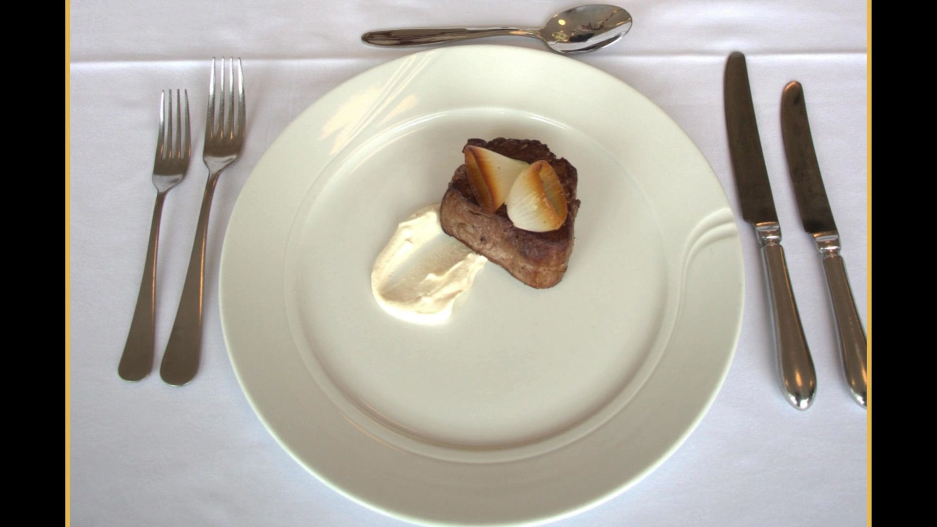 Den Brændende Kærlighed inviterer til fest med luksuriøs nytårsmenu for både voksne og børn