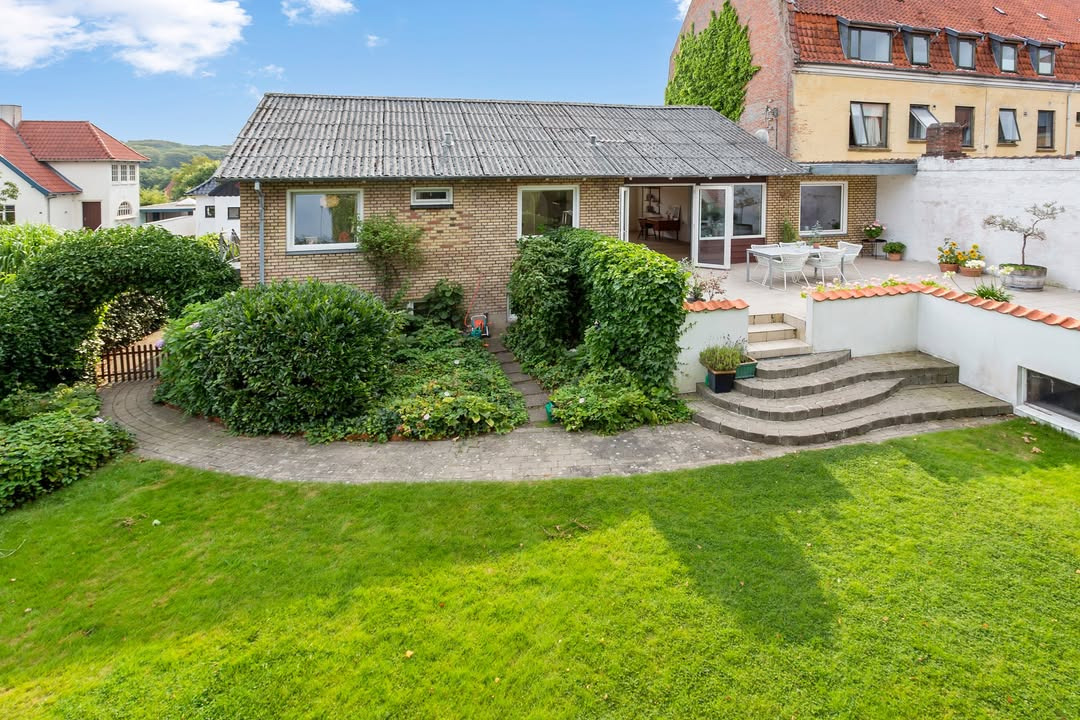 Prisnedsættelse hos EDC Skive I/S: Spar 200.000 kr. på villa nær natur og byliv