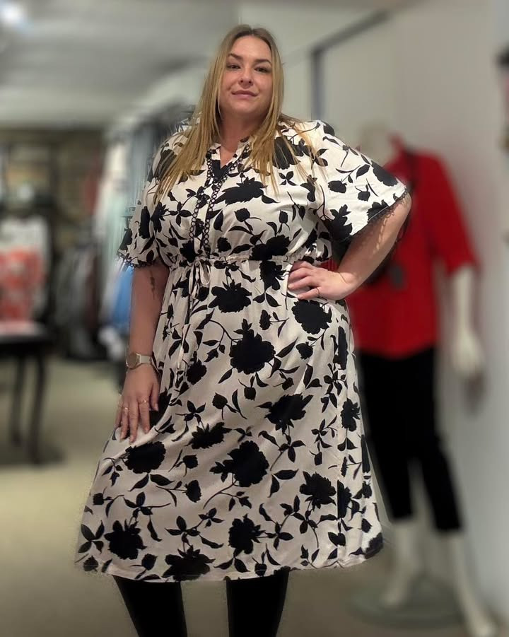 GARDEROBEN præsenterer ny kjole fra Signature i str. 42-56