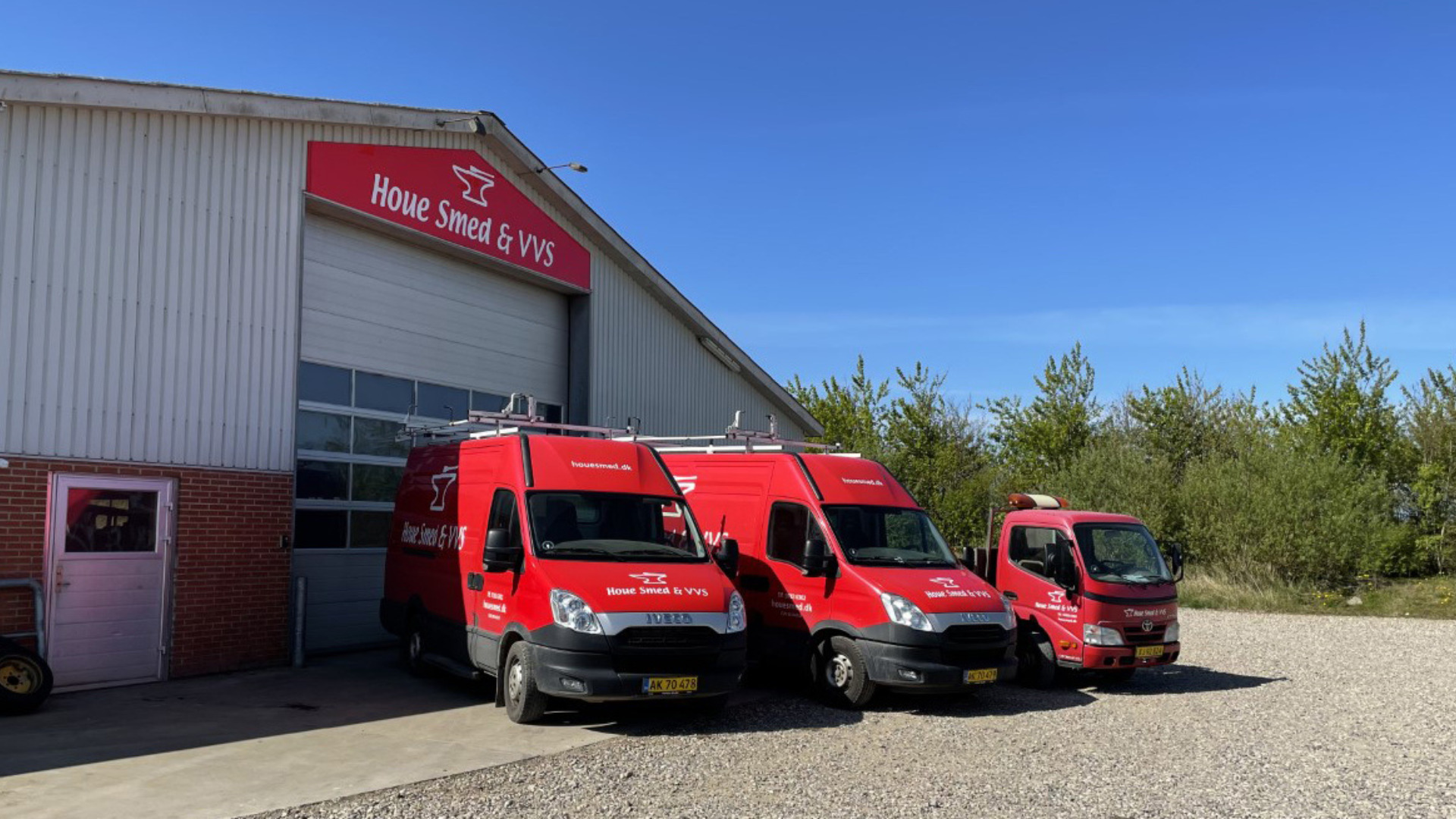 Houe Smed & VVS: Fra reparationer til robot plæneklippere