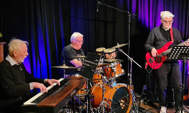 New Silver trio bringer jazz og latin til Café Slotsbio