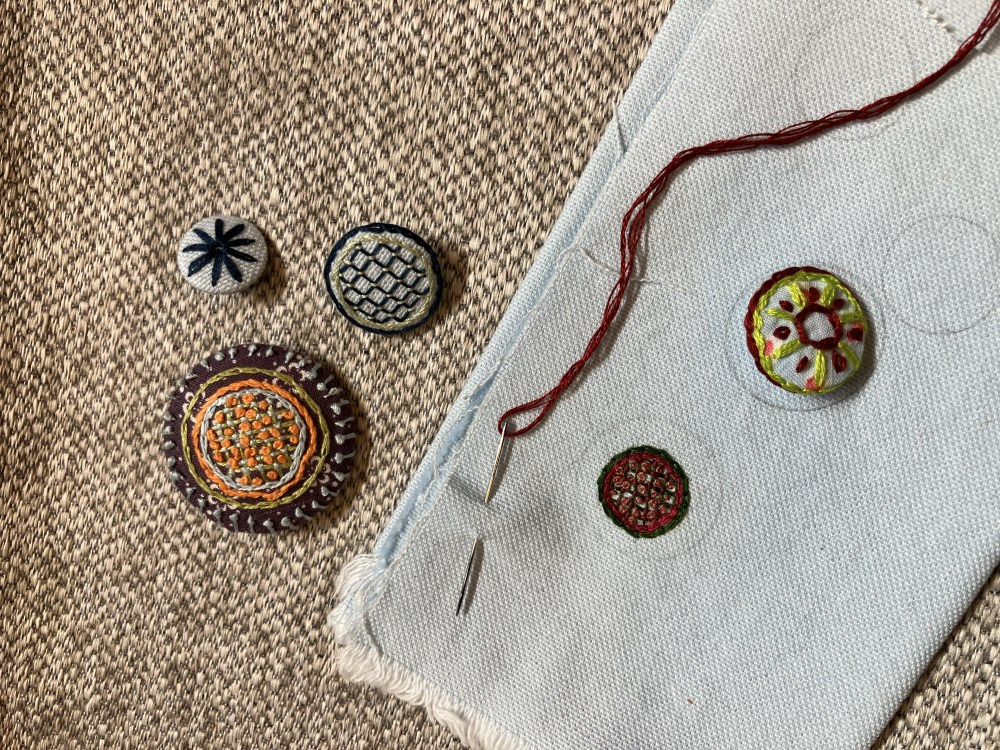 Kreativ workshop: Broder dine egne knapper