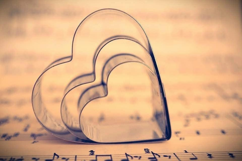 Den Brændende Kærlighed inviterer til nostalgisk singlefest med middag og dans