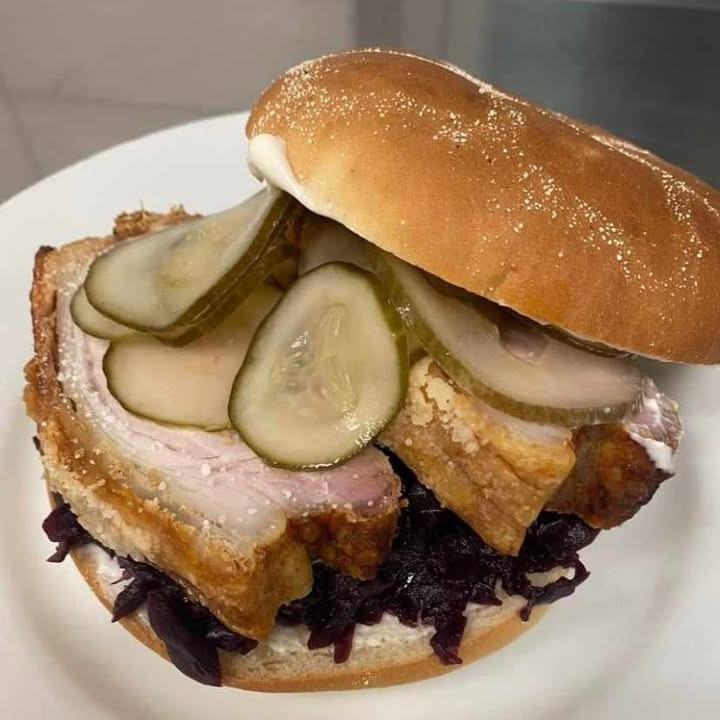 SuperBrugsen Hammerum tilbyder flæskestegssandwich til frokost for 29 kr.