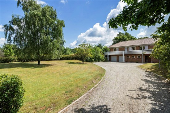 Top 6 over dyreste boliger til salg i Engesvang. Priser op til 4.875.000 kr