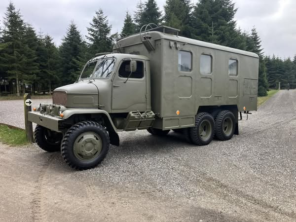 PanzerMuseum East åbner sæson 2025 med militærbiludstilling og rabatter i påsken