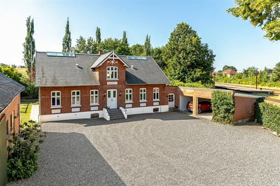 Luksusbolig netop kommet til salg i Lunderskov: Se hvad du skal smide for Lunderskovs dyreste adresser her