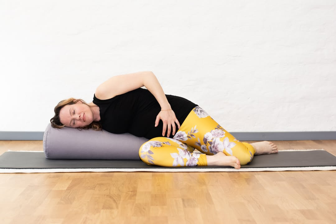 Fokus Folkeoplysning inviterer til yoga for gravide i 2026