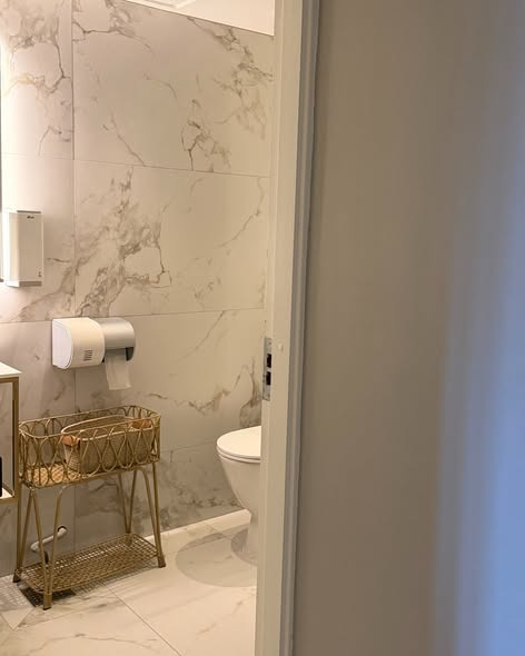 Restaurant Under Klippen præsenterer nyrenoverede toiletter med flot design