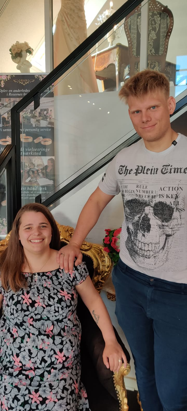 Unikke forlovelsesringe fra Smykkedesigner Helga Winther markerer en ny begyndelse for Maya og Emil