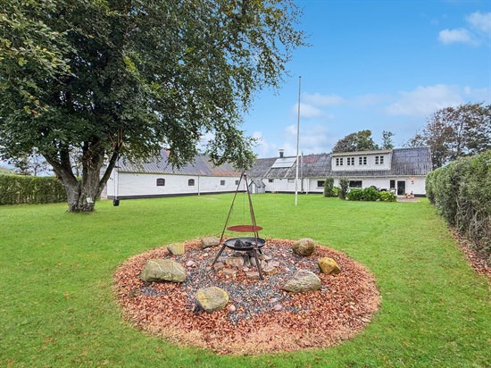 Til salg hos Mæglerhuset Brønderslev: Landejendom med plads til både familie og dyr