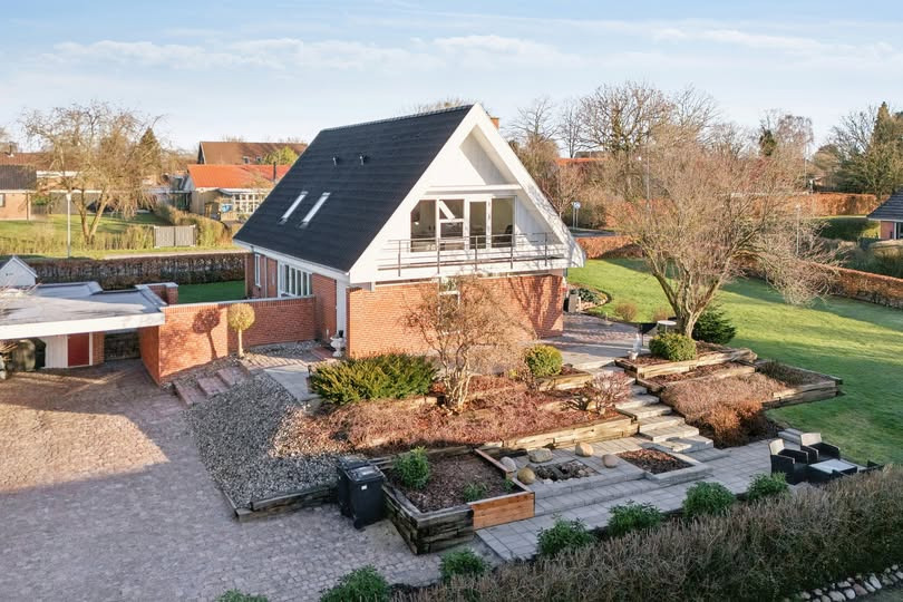 John Frandsen Herning præsenterer ny villa i Gjellerup med plads og kvalitet