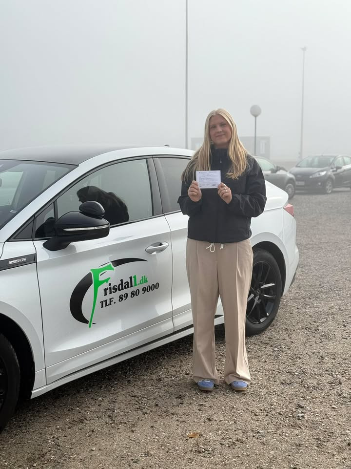 Frisdal Køreskole I/S fejrer endnu en elevs succesfulde køreprøve