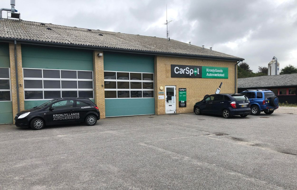 Kronjyllands Autoværksted tilbyder service og reparationer med 3 års garanti