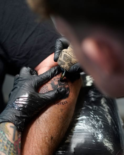 Tattoo Studio 96 Aarhus præsenterer Camp & Coffee-tattoo med personlighed