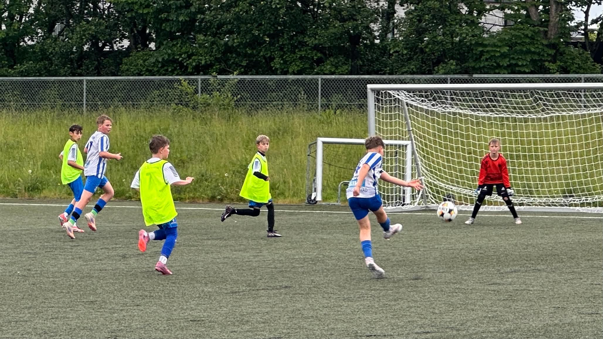 Herning Fremad U12 vinder 5-3 over Herning KFUM: "Vi holdt hovedet koldt"