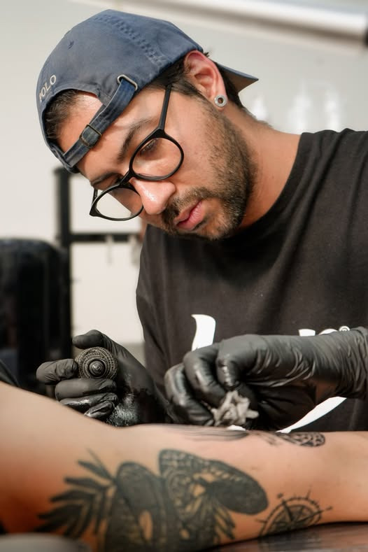 Et kig bag kulisserne hos Tattoo Studio 96 med Andres i aktion