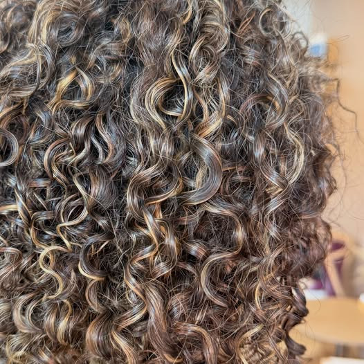 Herrera Hairstyles har få tider tilbage i juni til the signature light & bright