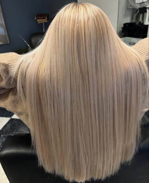 Chlou forvandler gammel hjemmefarve med flotte babylights og udjævner udvoksninger