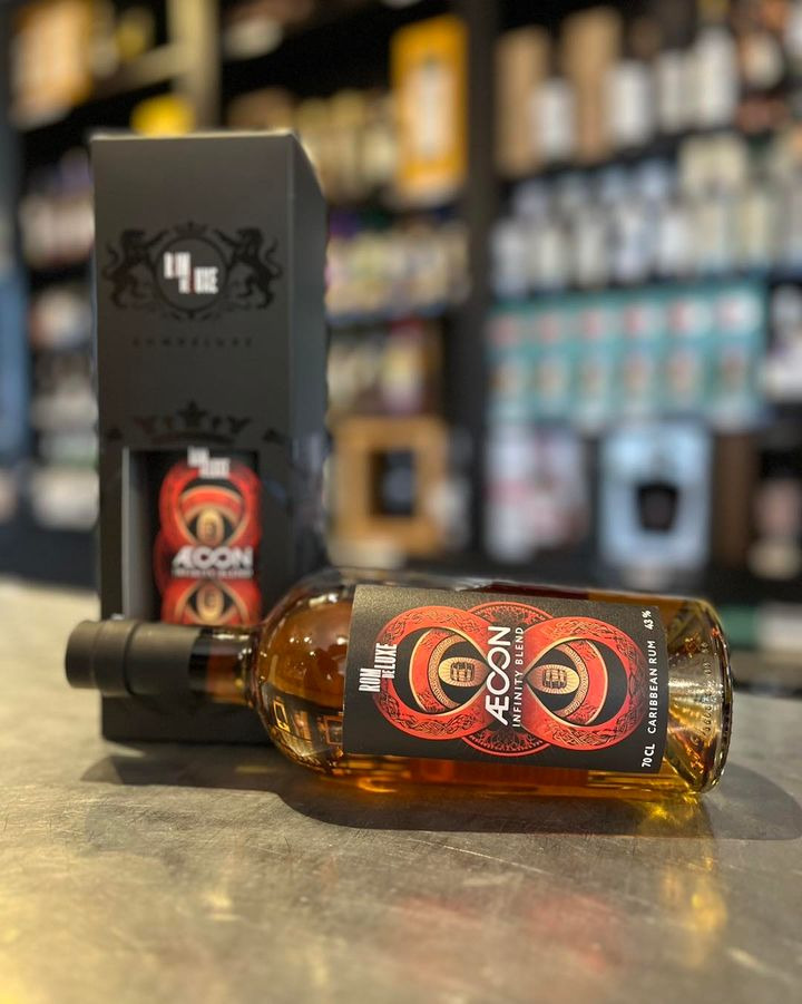 Begrænset antal flasker tilbage af det eksklusive ÆON blend fra Rom Deluxe