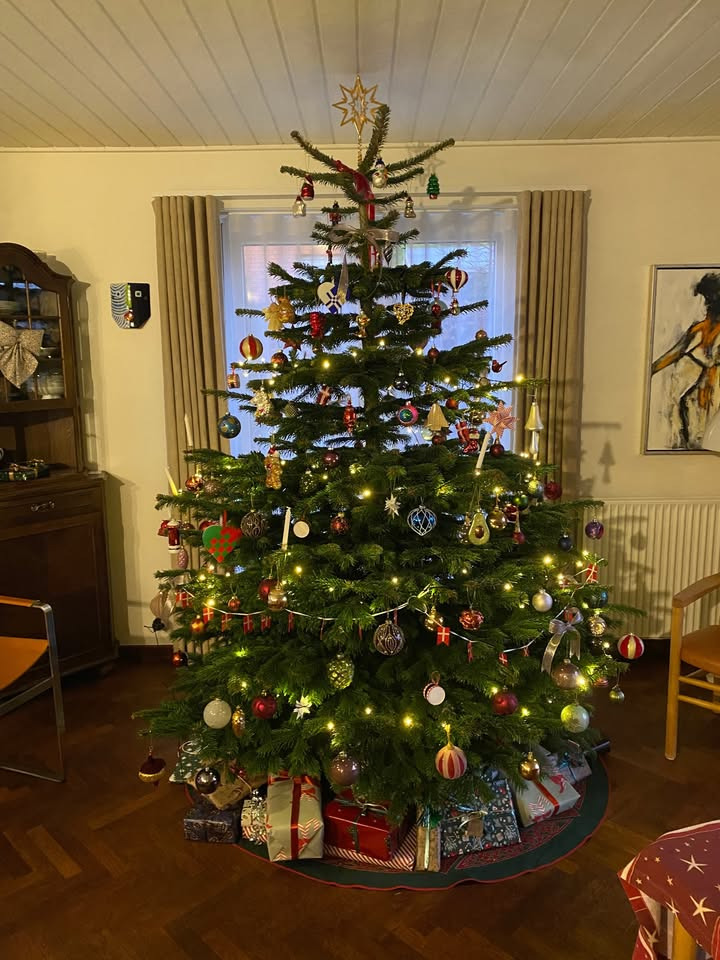 Cafe Oasen v/Dorthe Lyngholm Larsen & Lars Mejlstrup Larsen ønsker glædelig jul og godt nytår