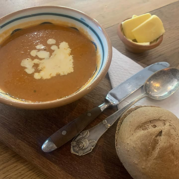 Fru Hansens Butik & Café byder på varme supper til kolde blæsevejrsdage