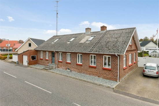 Jernbanegade 34 til salg for 1,5  mio. kroner - Se 5 andre boliger til salg i Hedensted Kommune