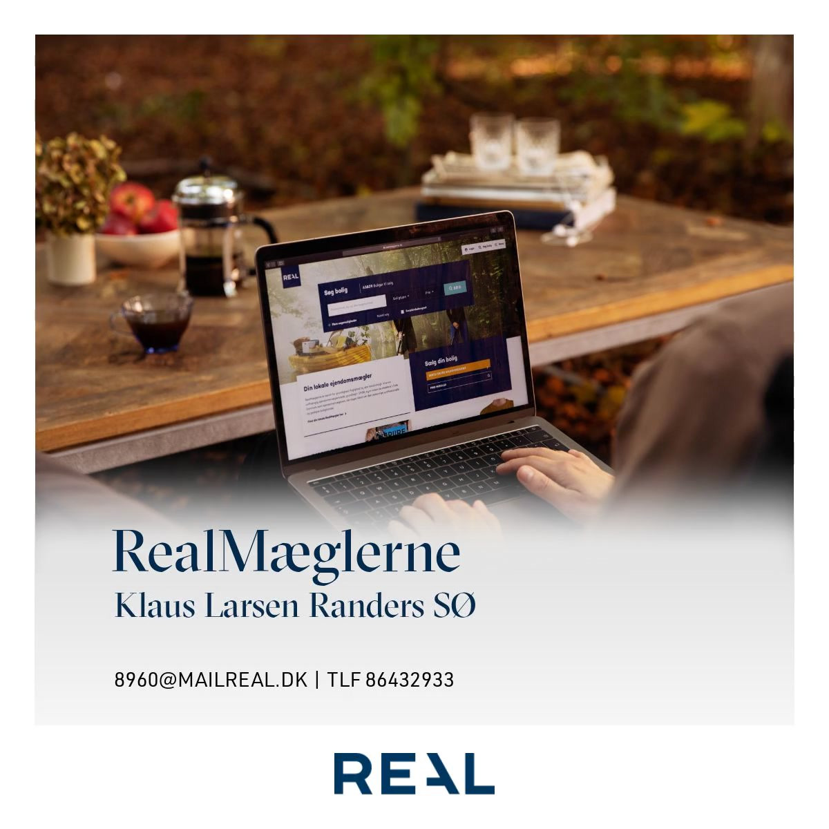 RealMæglerne Klaus Larsen fremviser bolig på Højvangen 33, Assentoft