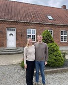 Home Brønderslev fejrer hurtigt salg på Ørumvej 105 med nøgleoverdragelse