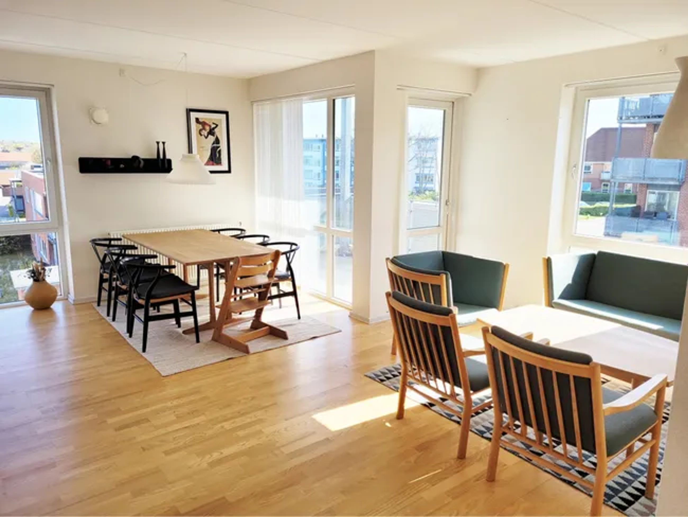 Særdeles velindrettet, lys Andelsbolig på 97 m2 på 2 sal med stor altan og elevator.