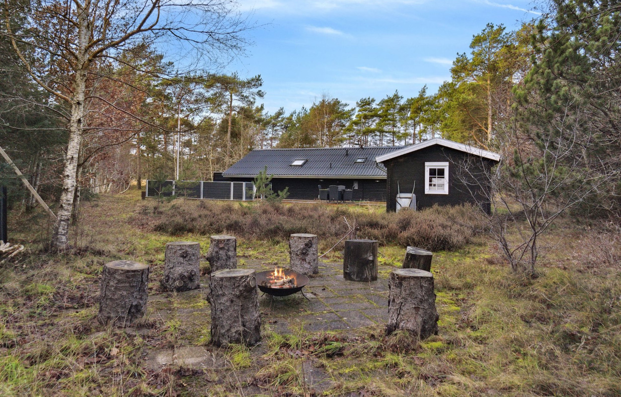Yderst charmerende fritidshus i skønne omgivelser!