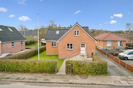 Top 6 over dyreste boliger til salg i Engesvang. Priser op til 4.875.000 kr