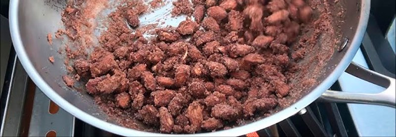 Opskrift på brændte mandler på grillen fra XL Byg Tømmergaarden Hals