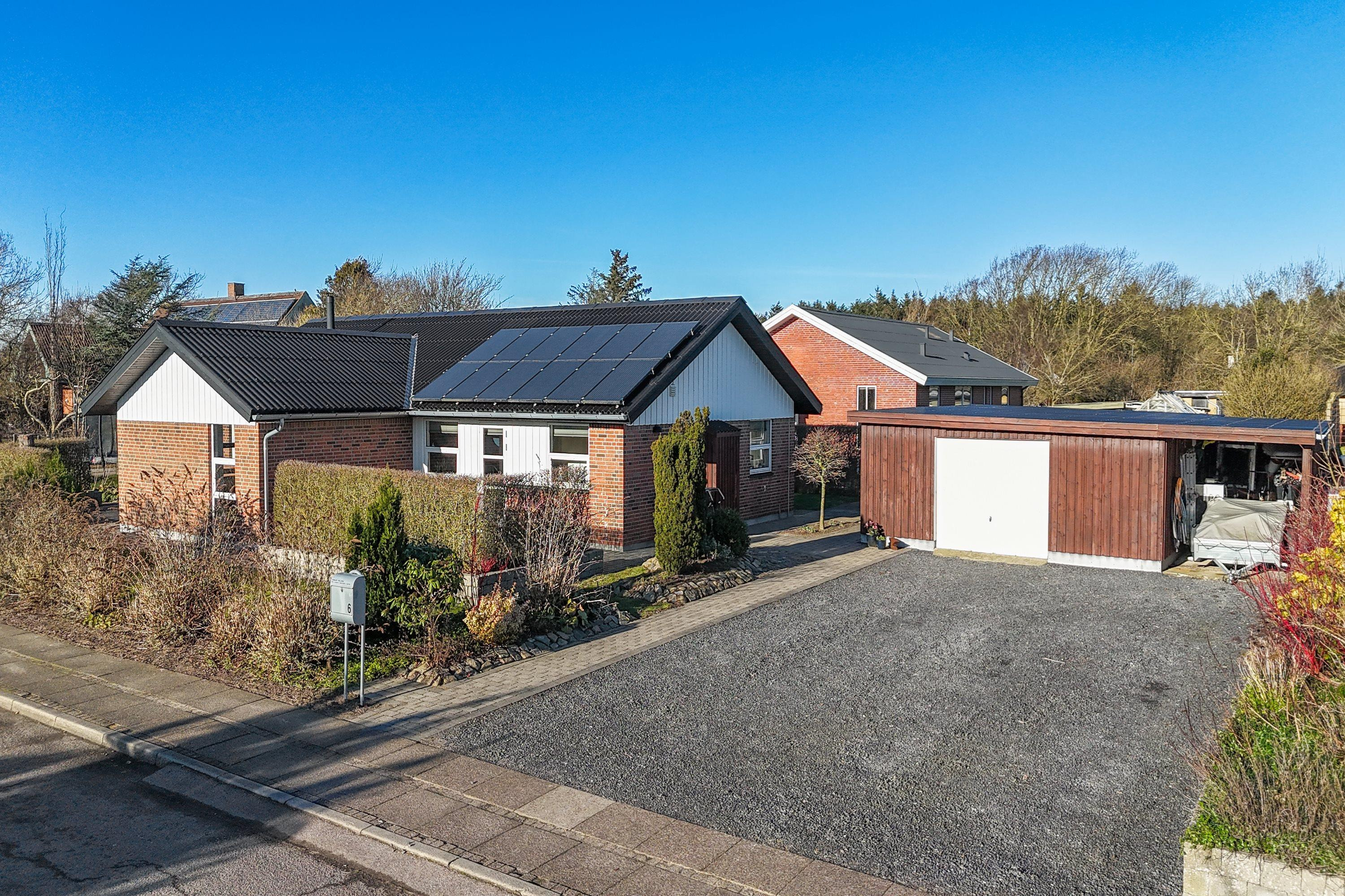 Til salg hos Mæglerhuset Vestkysten I/S: Totalrenoveret familievilla med moderne komfort