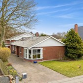 Ribe Mæglerne præsenterer villa ved Tange Sø med unikke detaljer