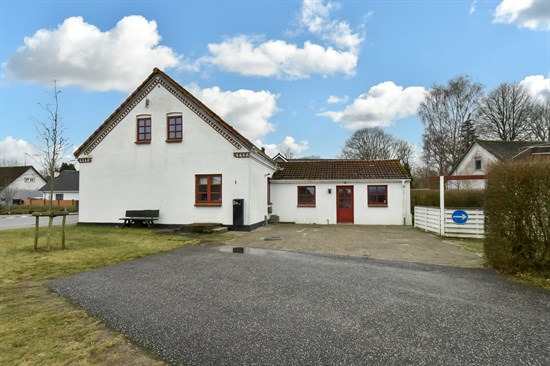 Søndergårdvej 5 er til salg for kun 495.000 kr.: Se de billigste boliger til salg i Give her