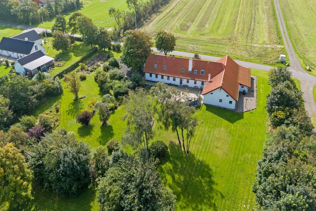 Mæglerhuset Brønderslev nedsætter pris på charmerende landejendom til 1.795.000 kr.