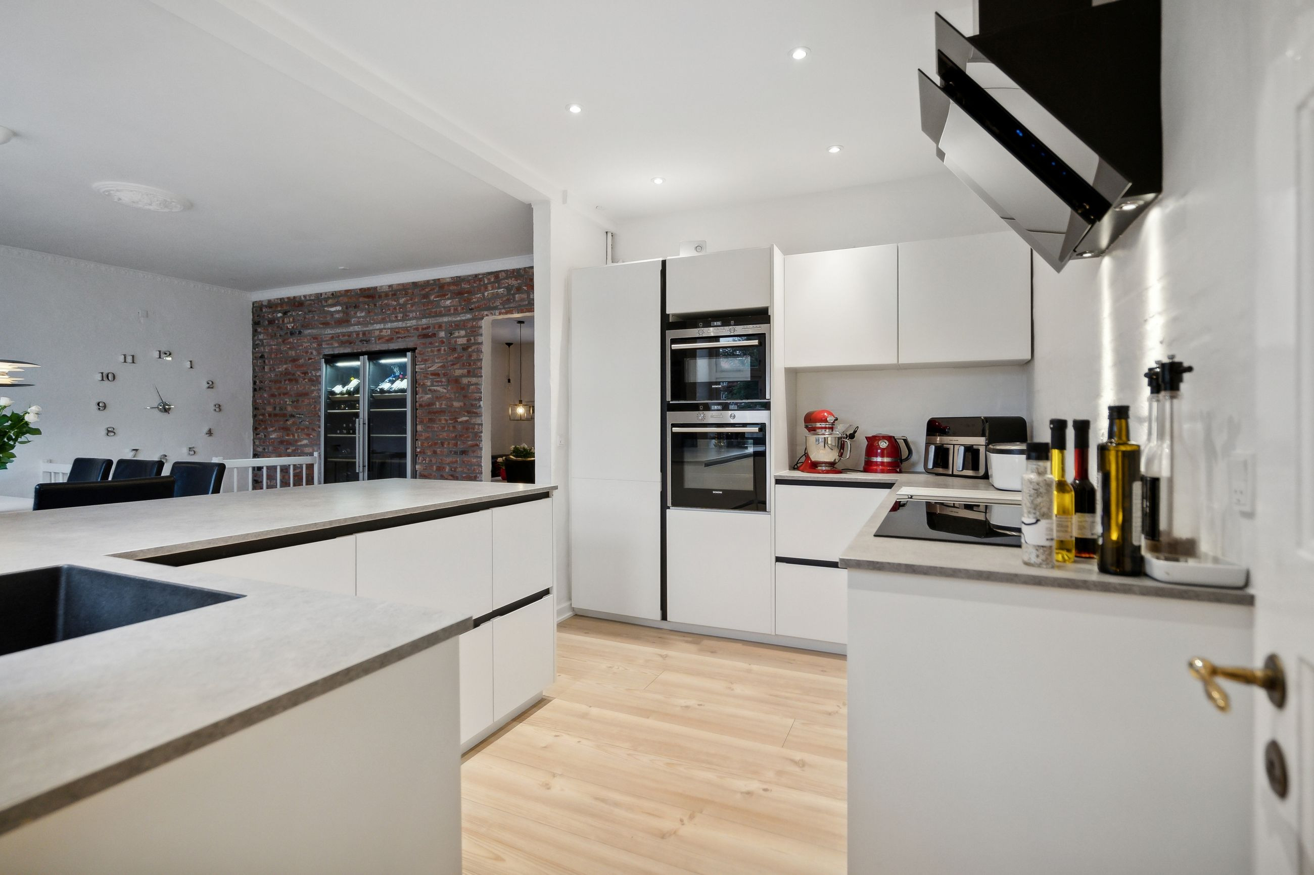 Ekstraordinær byvilla på 185 m² i 3 plan med parkeringsmulighed.