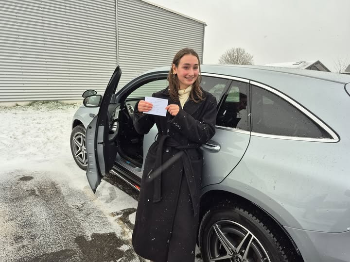 Signe bestod køreprøven med R2 Drive trods nervøs start