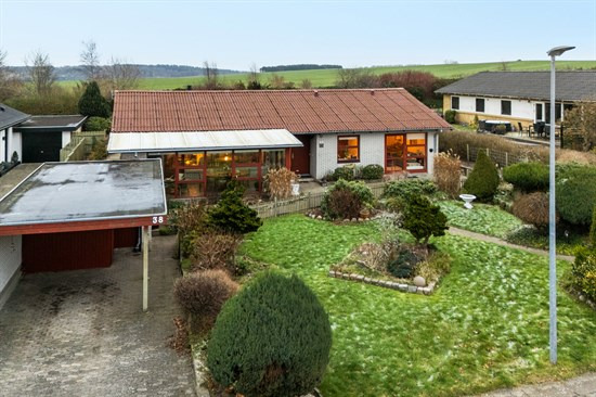 Dronningholmvej 38 og 2 andre boliger er kommet til salg denne uge i Aars - se boligerne her.