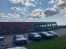 Åbent hus med fadøl, pølsevogn og hoppeborg hos LS Autoteknik & CL Leasing