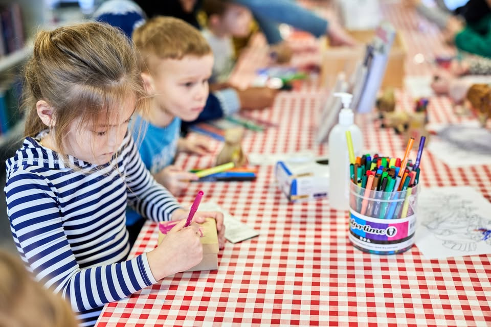 Kreasjov i Aars: Kreativ leg i sommerferien