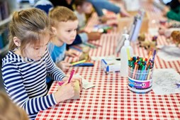 Kreasjov i Aars: Kreativ leg i sommerferien